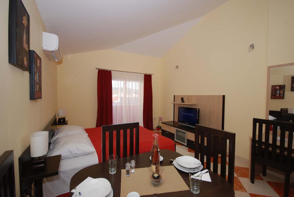 Apartments Stepic โตรกีร์ ภายนอก รูปภาพ